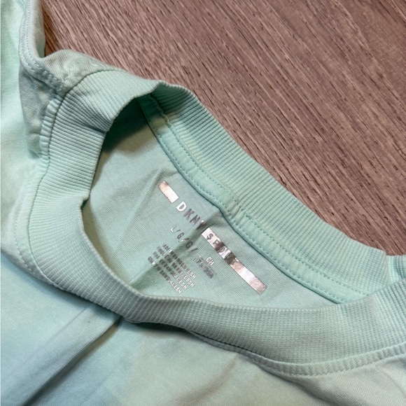 •DKNY SPORT• CROPPED TEE - Picture 4 of 4